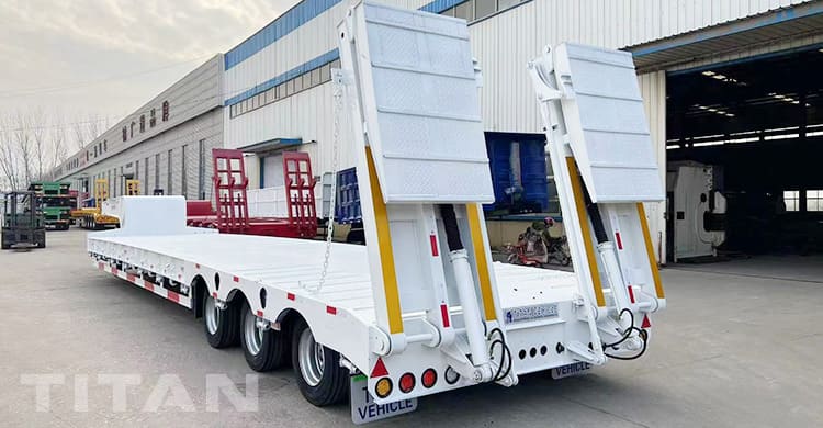Remolque de Cami&oacute;n de Plataforma Baja de 3 Ejes de 80 Toneladas con Escaleras Plegables en Colombia