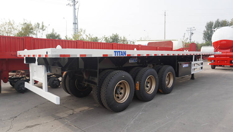 The new flatbed trailers can load 80tons cargo