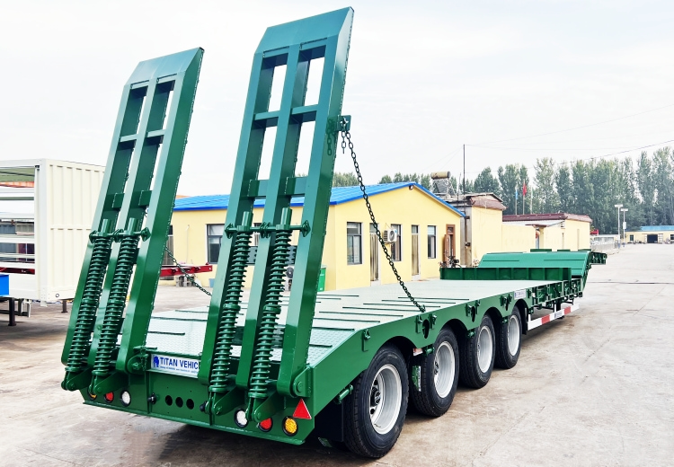Semirremolque de plataforma baja de 4 ejes y 80 toneladas con escalera a la venta en Chile