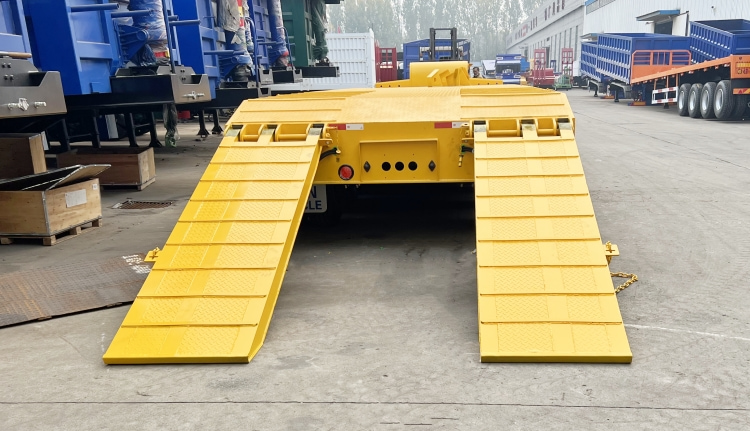 Remolque de plataforma baja de 6 ejes y 120 toneladas a la venta en Chile