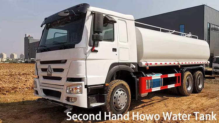Cami&oacute;n cisterna de agua Howo de segunda mano con volante a la derecha, 6x4, 371 HP, en venta en Jamaica