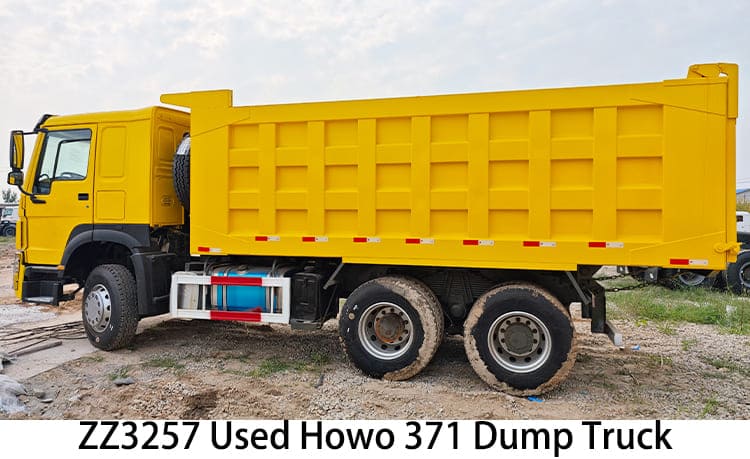 ZZ3257 Camión volquete Howo 371 usado en venta en Uganda, Ugebb