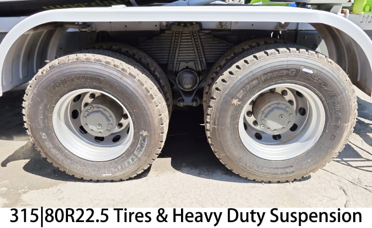 Cami&oacute;n mezclador Howo usado 6X4 de CNHTC a la venta en Jamaica
