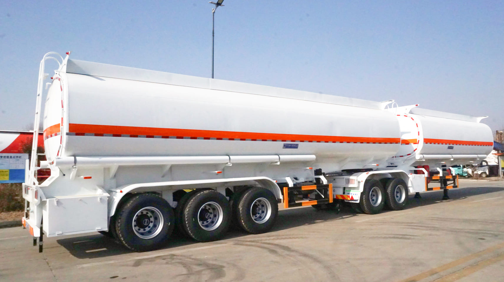 Cami&oacute;n cisterna de combustible Superlink 2025 de China a la venta en Bolivia