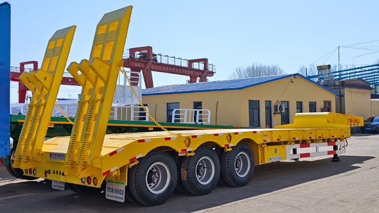 Semirremolque de plataforma baja en venta en Uruguay