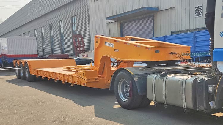 Remolque Lowboy de 3 ejes en venta en Paraguay