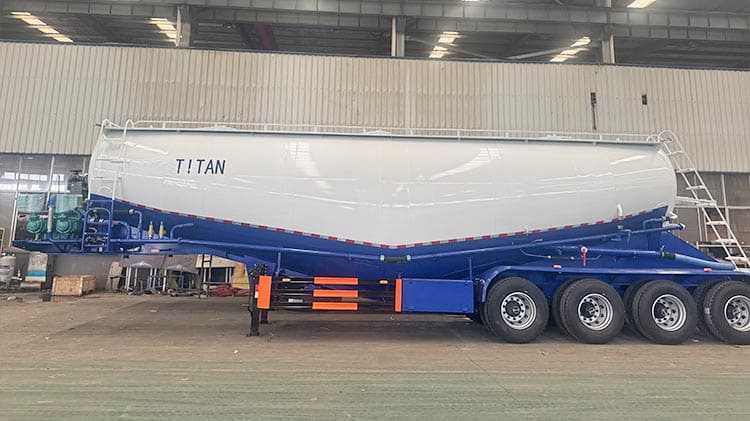Cami&oacute;n cisterna para cemento seco a granel de 50 m&sup3; en venta en Chile