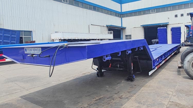 Camión de plataforma baja hidráulico en venta en Argentina