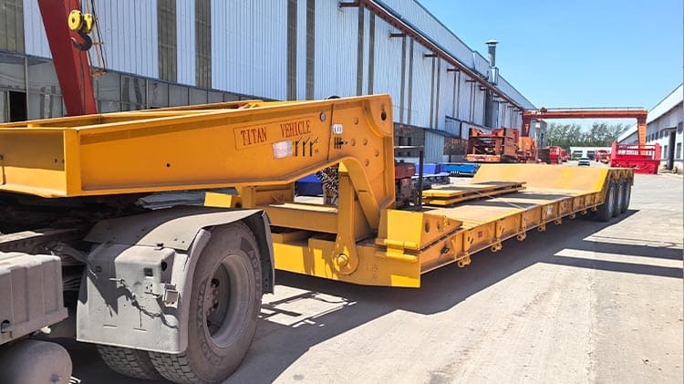 Remolque Lowboy RGN de 3 ejes en venta en Uruguay