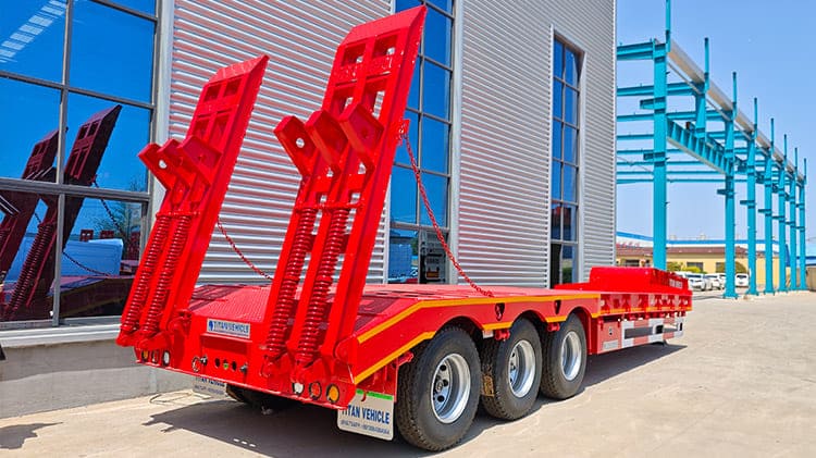Remolque de plataforma baja de 60 toneladas y 3 ejes en venta en Bolivia