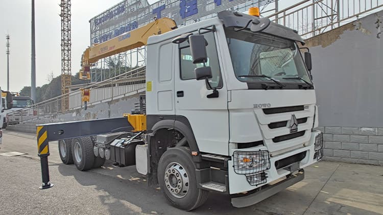  Cami&oacute;n gr&uacute;a montado XCMG en venta en Panam&aacute;