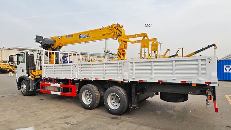 Grúa montada en camión XCMG en venta en Uruguay