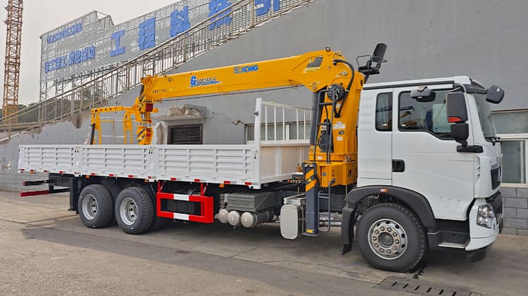 Grúa montada en camión XCMG en venta en Uruguay