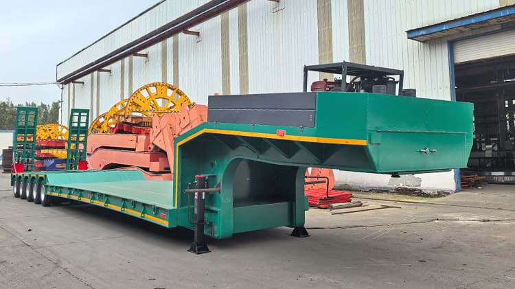 Remolque hidr&aacute;ulico de plataforma baja multieje a la venta en Ecuador