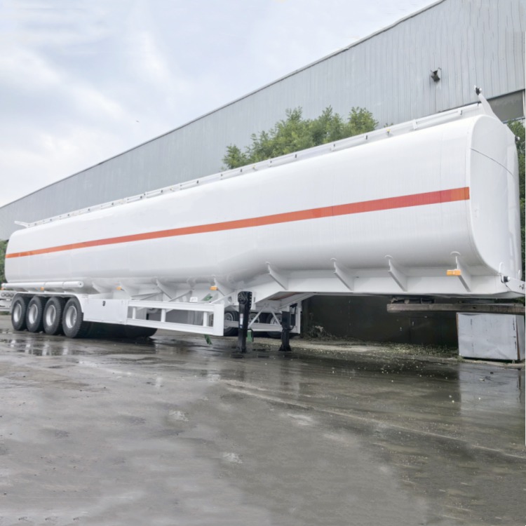 Camión cisterna de gasolina de 4 ejes y 70.000 l