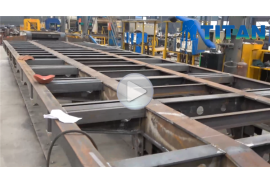 Remolque de plataforma baja en producción